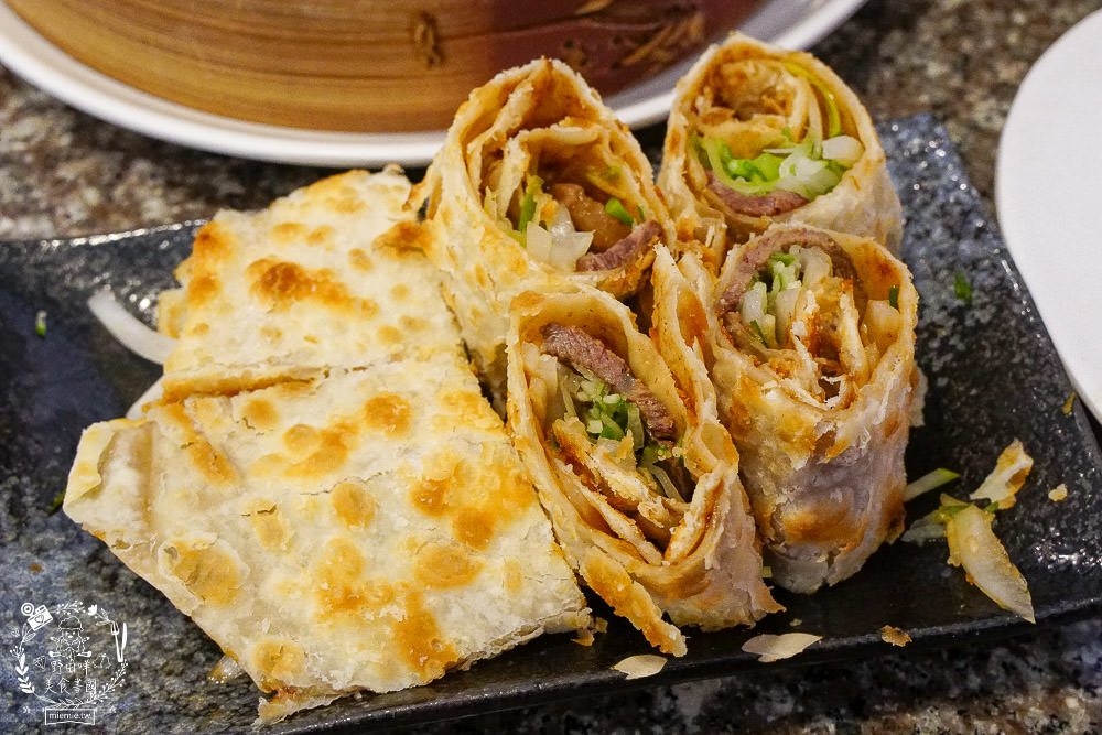 高雄仁武美食[老北方蒸餃麵食]仁雄路平價小吃|蒸餃多汁飽滿|牛肉厚實彈嫩