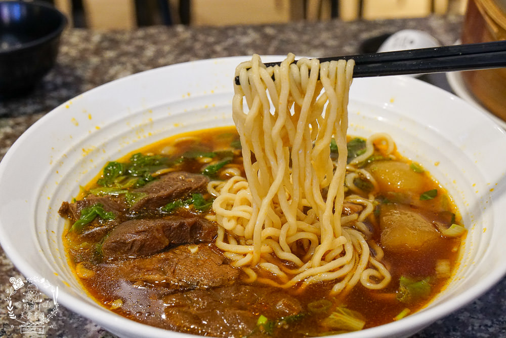 高雄仁武美食[老北方蒸餃麵食]仁雄路平價小吃|蒸餃多汁飽滿|牛肉厚實彈嫩
