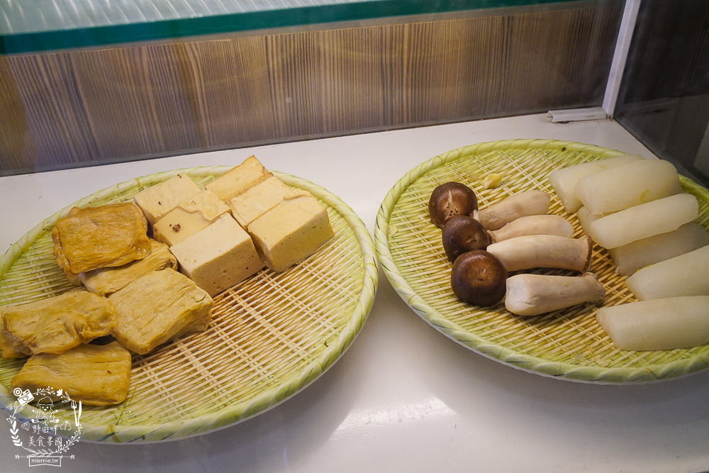 高雄仁武美食[老北方蒸餃麵食]仁雄路平價小吃|蒸餃多汁飽滿|牛肉厚實彈嫩