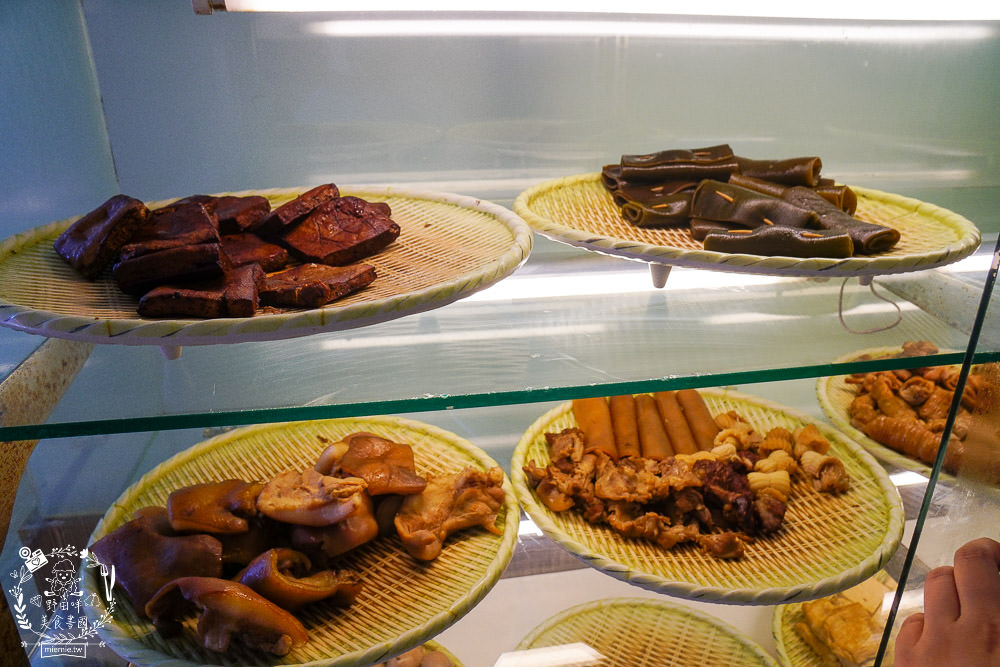 高雄仁武美食[老北方蒸餃麵食]仁雄路平價小吃|蒸餃多汁飽滿|牛肉厚實彈嫩