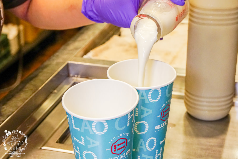 高雄[老江紅茶牛奶]高雄宵夜推薦!綠豆露+綠豆牛奶70年從未變過的經典滋味必喝推薦!
