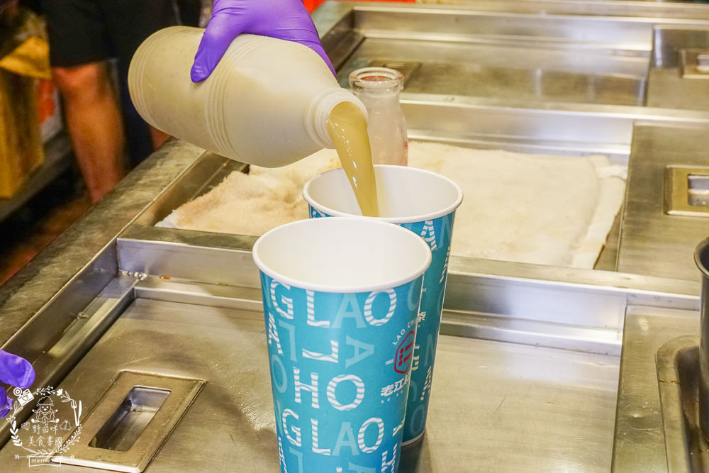 高雄[老江紅茶牛奶]高雄宵夜推薦!綠豆露+綠豆牛奶70年從未變過的經典滋味必喝推薦!