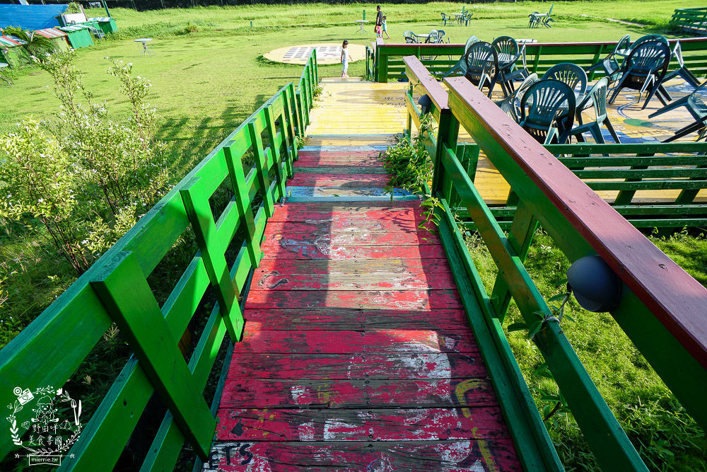 高雄景觀咖啡廳[老爸機場咖啡]免門票低消只要70元就能盡情欣賞飛機起落的美景風光!