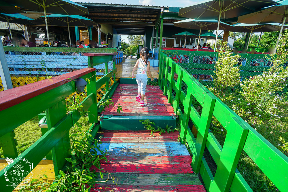 高雄景觀咖啡廳[老爸機場咖啡]免門票低消只要70元就能盡情欣賞飛機起落的美景風光!