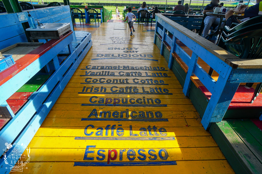 高雄景觀咖啡廳[老爸機場咖啡]免門票低消只要70元就能盡情欣賞飛機起落的美景風光!