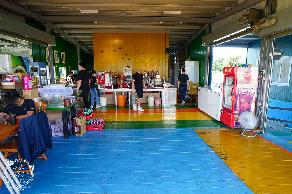 高雄景觀咖啡廳[老爸機場咖啡]免門票低消只要70元就能盡情欣賞飛機起落的美景風光!