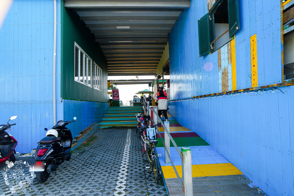 高雄景觀咖啡廳[老爸機場咖啡]免門票低消只要70元就能盡情欣賞飛機起落的美景風光!