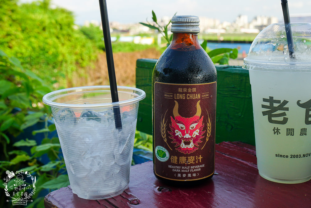 高雄景觀咖啡廳[老爸機場咖啡]免門票低消只要70元就能盡情欣賞飛機起落的美景風光!