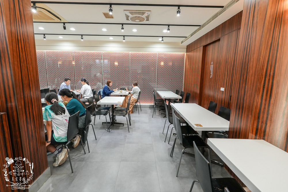 高雄鴨肉飯推薦[聰明鴨肉店]號稱鴨肉界LV的40年老店!推出真空鴨肉包裝送禮自用兩相宜!