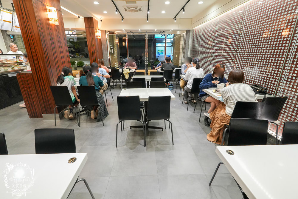 高雄鴨肉飯推薦[聰明鴨肉店]號稱鴨肉界LV的40年老店!推出真空鴨肉包裝送禮自用兩相宜!