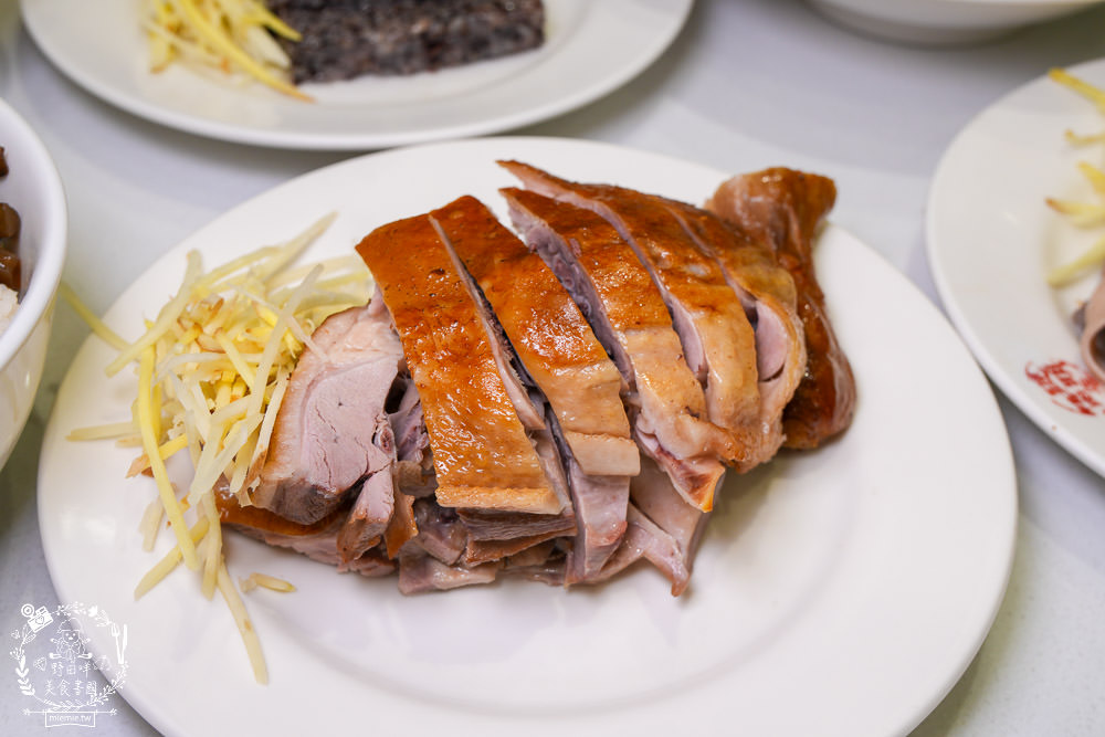 高雄鴨肉飯推薦[聰明鴨肉店]號稱鴨肉界LV的40年老店!推出真空鴨肉包裝送禮自用兩相宜!