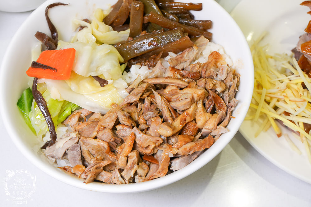 高雄鴨肉飯推薦[聰明鴨肉店]號稱鴨肉界LV的40年老店!推出真空鴨肉包裝送禮自用兩相宜!