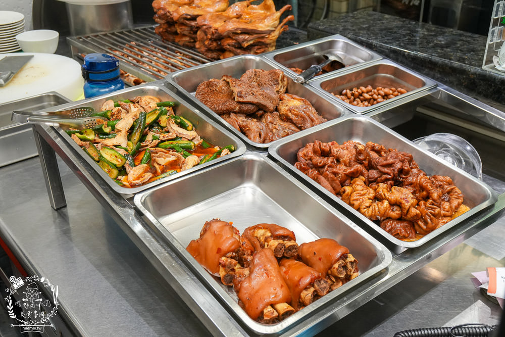 高雄鴨肉飯推薦[聰明鴨肉店]號稱鴨肉界LV的40年老店!推出真空鴨肉包裝送禮自用兩相宜!