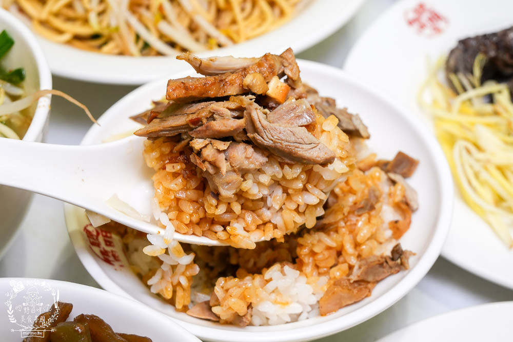 高雄鴨肉飯推薦[聰明鴨肉店]號稱鴨肉界LV的40年老店!推出真空鴨肉包裝送禮自用兩相宜!