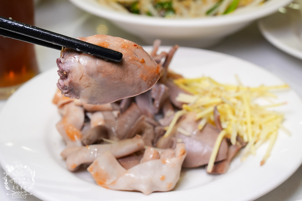 高雄鴨肉飯推薦[聰明鴨肉店]號稱鴨肉界LV的40年老店!推出真空鴨肉包裝送禮自用兩相宜!