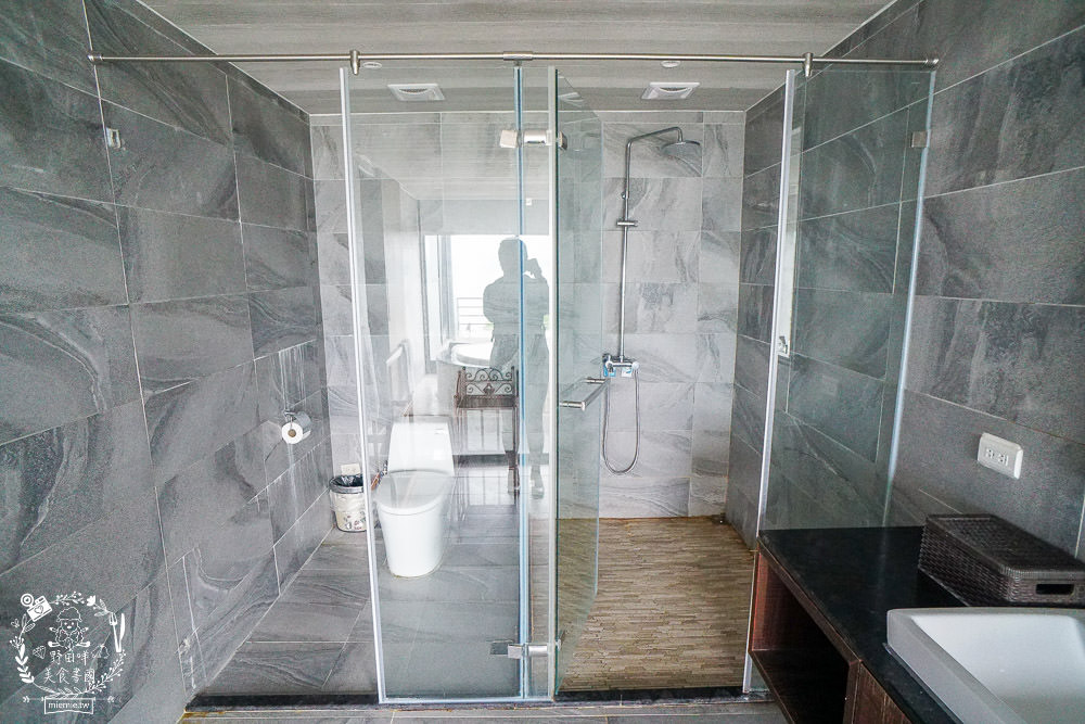 墾丁海景住宿[聽靜海休閒會館]睡醒就是湛藍大海與唯美日出!欣賞遼闊海景邊泡澡