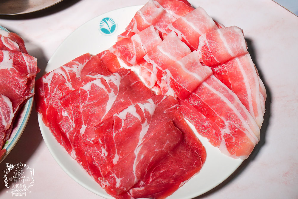 高雄肉多多火鍋推出防疫2.0經濟套餐限定 5折!4人餐均價才175元?肉肉多到吃不完?