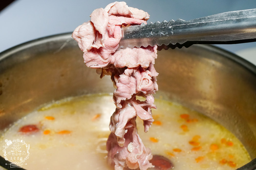 高雄肉多多火鍋推出防疫2.0經濟套餐限定 5折!4人餐均價才175元?肉肉多到吃不完?