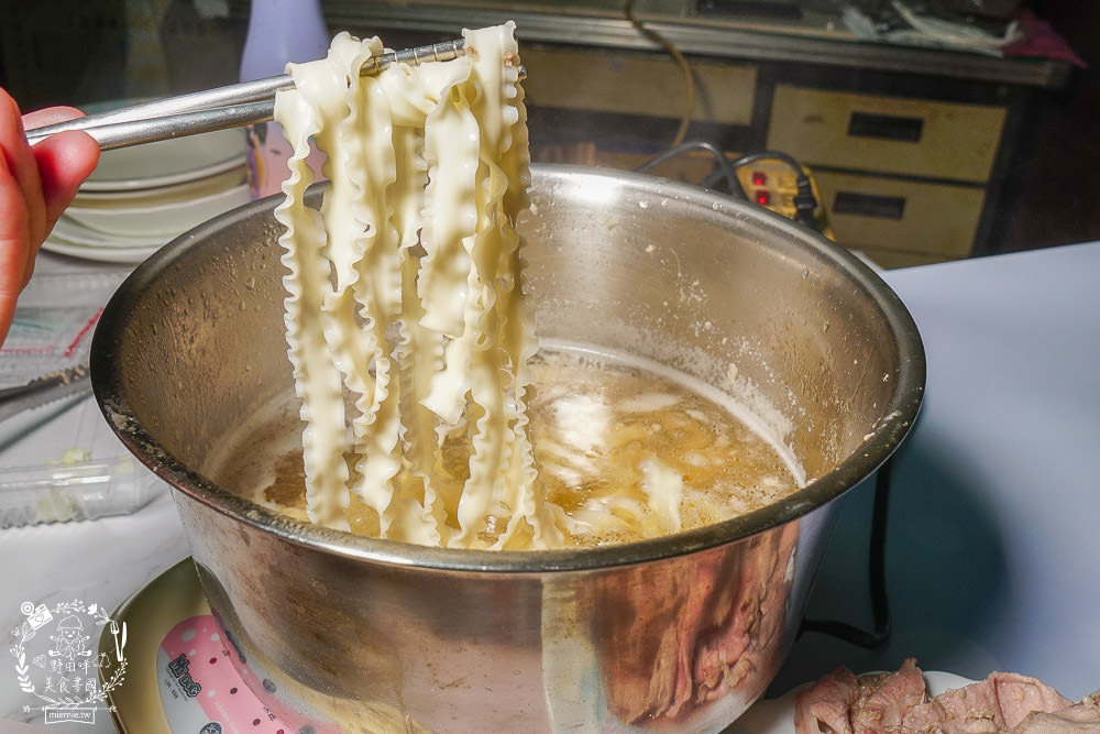 高雄肉多多火鍋推出防疫2.0經濟套餐限定 5折!4人餐均價才175元?肉肉多到吃不完?