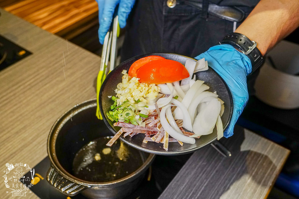 全台最大火鍋集團排隊宵夜名店[肉多多火鍋仁雄店]霸氣海鮮主餐+浮誇肉蛋糕好吃又好拍