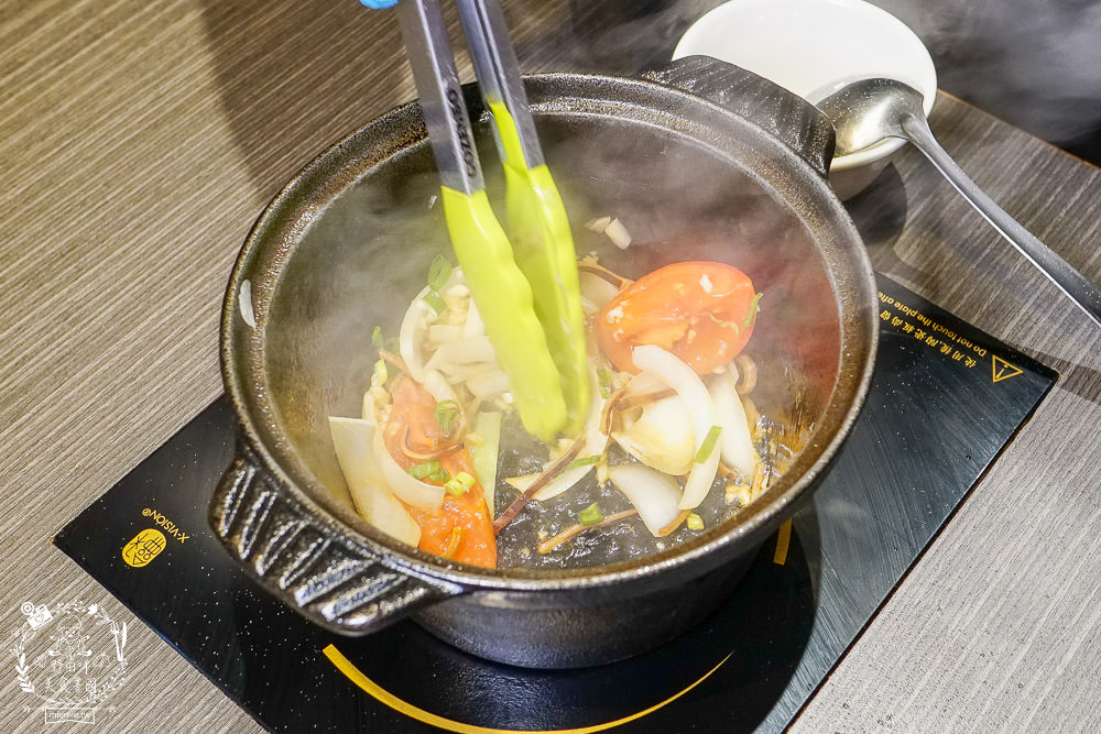 全台最大火鍋集團排隊宵夜名店[肉多多火鍋仁雄店]霸氣海鮮主餐+浮誇肉蛋糕好吃又好拍