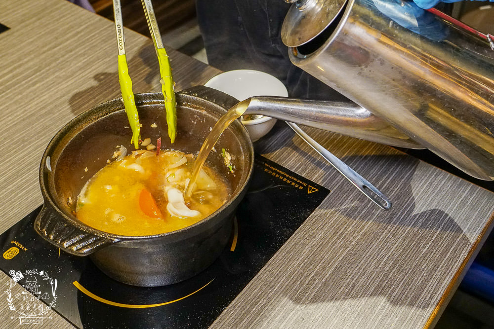 全台最大火鍋集團排隊宵夜名店[肉多多火鍋仁雄店]霸氣海鮮主餐+浮誇肉蛋糕好吃又好拍