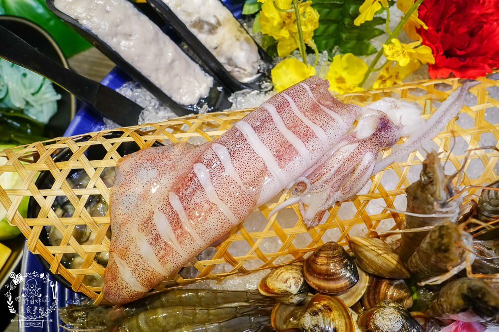 全台最大火鍋集團排隊宵夜名店[肉多多火鍋仁雄店]霸氣海鮮主餐+浮誇肉蛋糕好吃又好拍