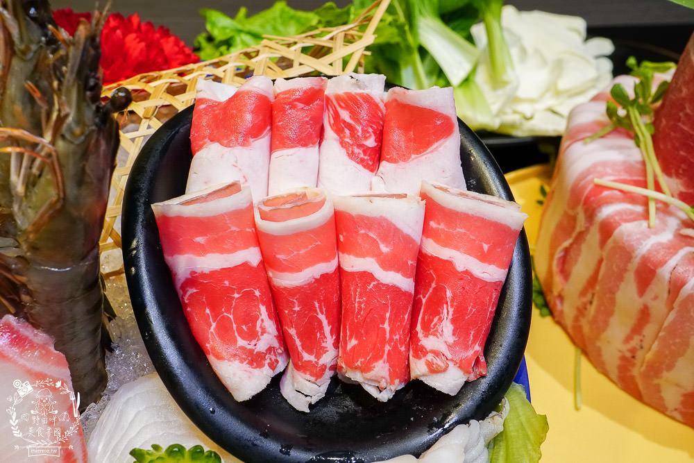 全台最大火鍋集團排隊宵夜名店[肉多多火鍋仁雄店]霸氣海鮮主餐+浮誇肉蛋糕好吃又好拍