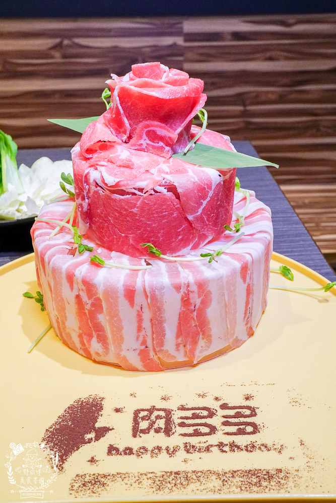 全台最大火鍋集團排隊宵夜名店[肉多多火鍋仁雄店]霸氣海鮮主餐+浮誇肉蛋糕好吃又好拍