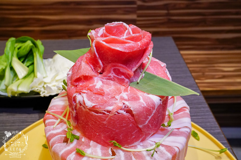 全台最大火鍋集團排隊宵夜名店[肉多多火鍋仁雄店]霸氣海鮮主餐+浮誇肉蛋糕好吃又好拍