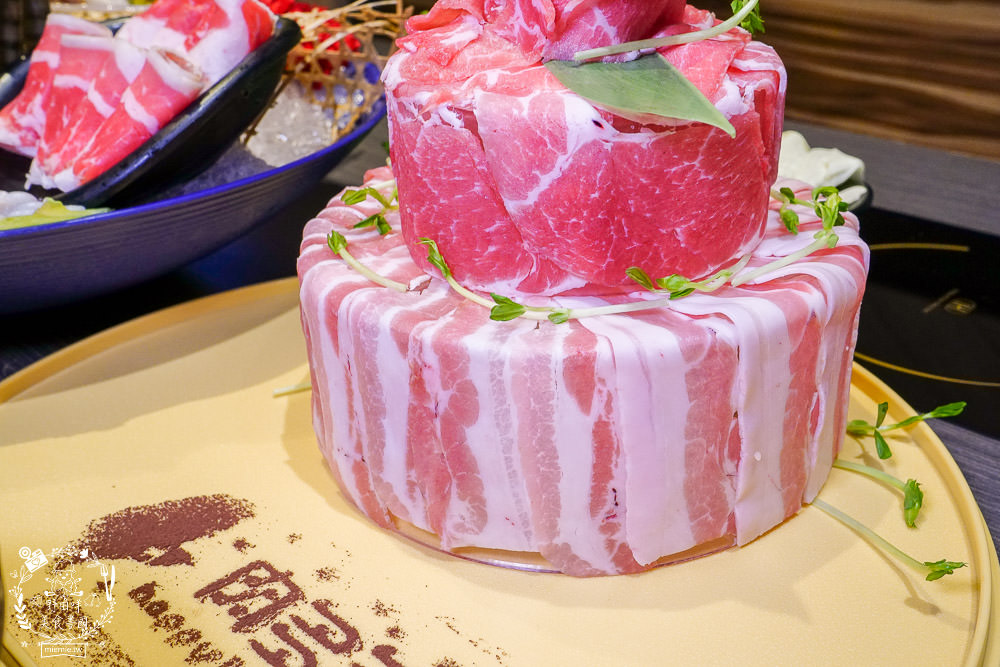 全台最大火鍋集團排隊宵夜名店[肉多多火鍋仁雄店]霸氣海鮮主餐+浮誇肉蛋糕好吃又好拍