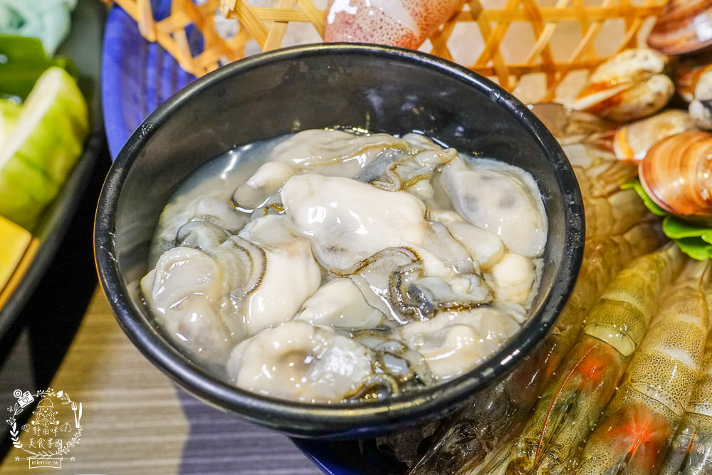 全台最大火鍋集團排隊宵夜名店[肉多多火鍋仁雄店]霸氣海鮮主餐+浮誇肉蛋糕好吃又好拍