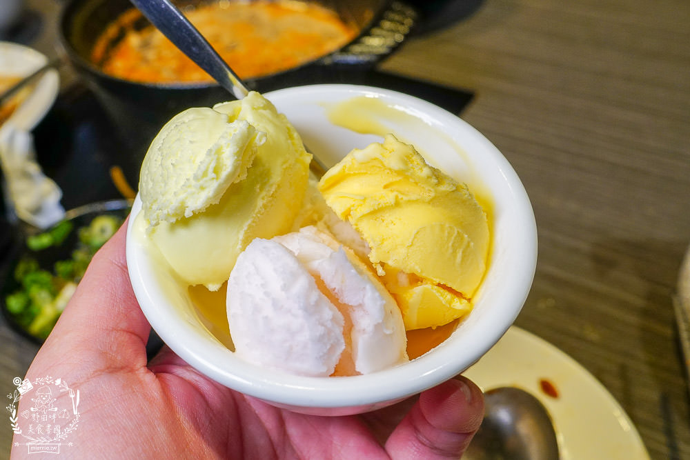 全台最大火鍋集團排隊宵夜名店[肉多多火鍋仁雄店]霸氣海鮮主餐+浮誇肉蛋糕好吃又好拍