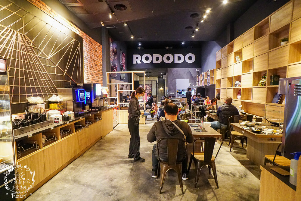 全台最大火鍋集團排隊宵夜名店[肉多多火鍋仁雄店]霸氣海鮮主餐+浮誇肉蛋糕好吃又好拍