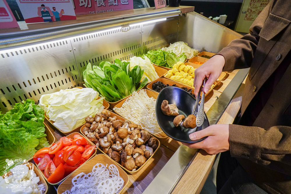 台灣火鍋第一品牌肉多多 大變身!網路溫度計好感度，星等及聲量排行蟬聯兩年第一名!蔬食者的天堂鍋物35種蔬菜無限吃到飽!肉多多開了50間分店你知道嗎?