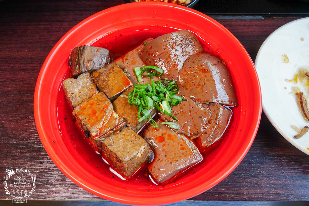 台灣火鍋第一品牌肉多多 大變身!網路溫度計好感度，星等及聲量排行蟬聯兩年第一名!蔬食者的天堂鍋物35種蔬菜無限吃到飽!肉多多開了50間分店你知道嗎?