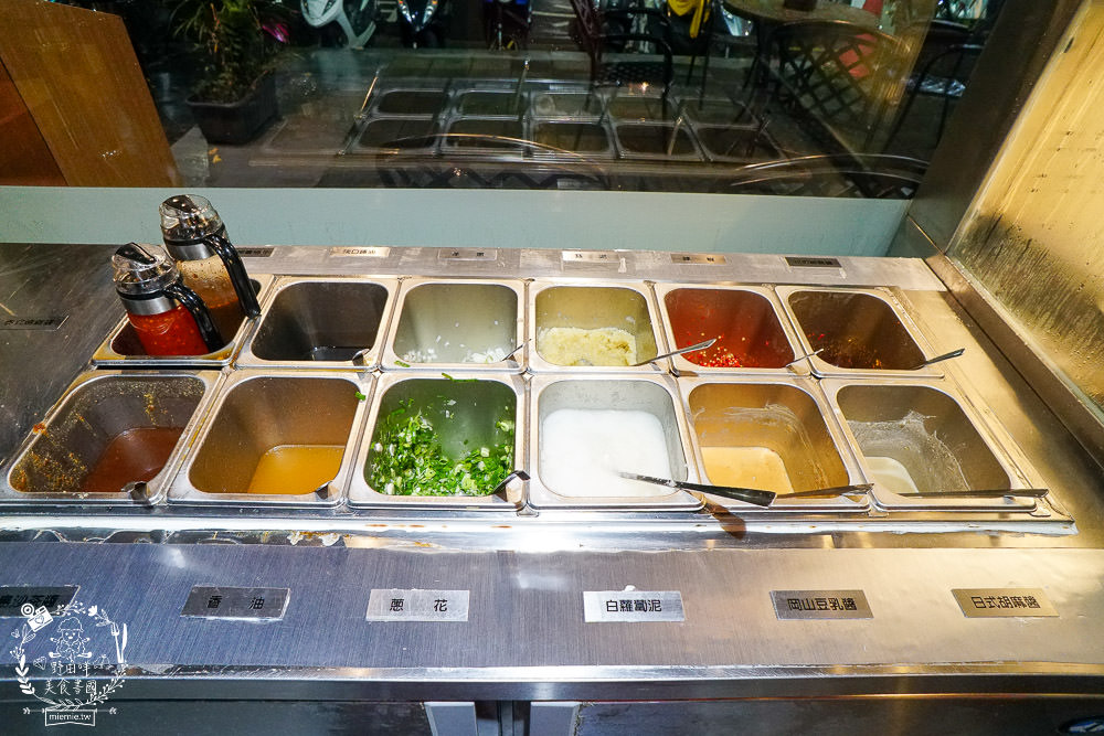 高雄[肉多多火鍋]聽說肉多多火鍋痛風海多多有12種海鮮???爽爽吃海鮮份量多到你嚇到!蔬菜火鍋自助吧30多種選擇霸氣吃到飽!也太撐了吧！