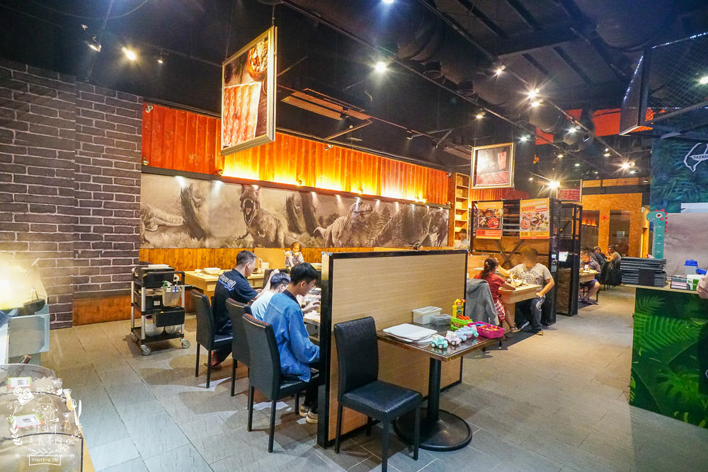 高雄[肉多多火鍋]聽說肉多多火鍋痛風海多多有12種海鮮???爽爽吃海鮮份量多到你嚇到!蔬菜火鍋自助吧30多種選擇霸氣吃到飽!也太撐了吧！