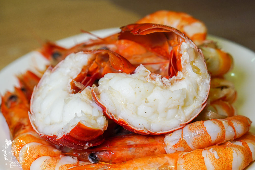 高雄[肉多多火鍋]聽說肉多多火鍋痛風海多多有12種海鮮???爽爽吃海鮮份量多到你嚇到!蔬菜火鍋自助吧30多種選擇霸氣吃到飽!也太撐了吧！