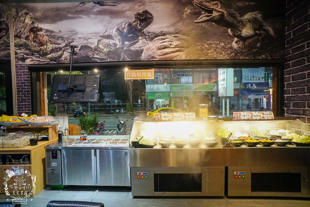 高雄[肉多多火鍋]聽說肉多多火鍋痛風海多多有12種海鮮???爽爽吃海鮮份量多到你嚇到!蔬菜火鍋自助吧30多種選擇霸氣吃到飽!也太撐了吧！