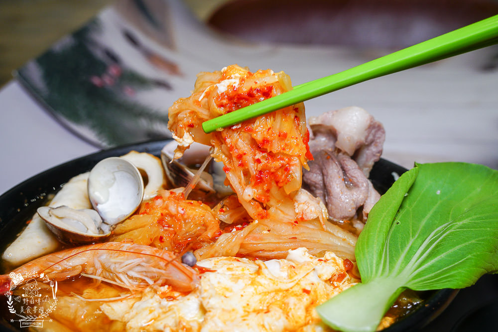 高雄[肯啃鍋]厚牛乳熬製的香醇牛奶鍋!麻辣牛奶鍋銷魂好喝~