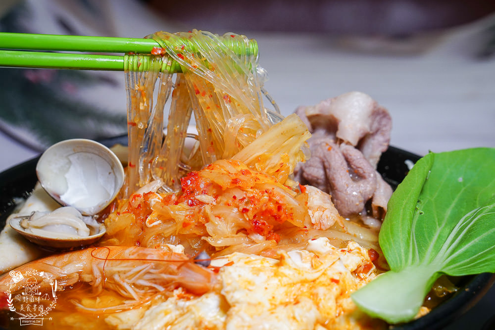 高雄[肯啃鍋]厚牛乳熬製的香醇牛奶鍋!麻辣牛奶鍋銷魂好喝~