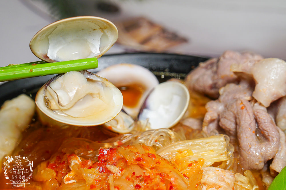 高雄[肯啃鍋]厚牛乳熬製的香醇牛奶鍋!麻辣牛奶鍋銷魂好喝~