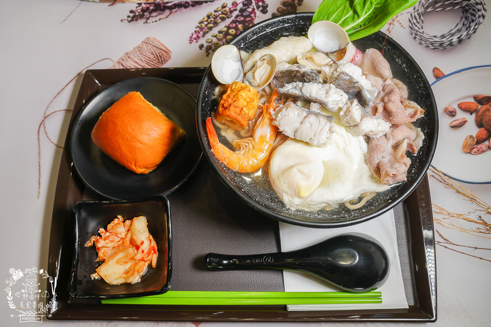 高雄[肯啃鍋]厚牛乳熬製的香醇牛奶鍋!麻辣牛奶鍋銷魂好喝~