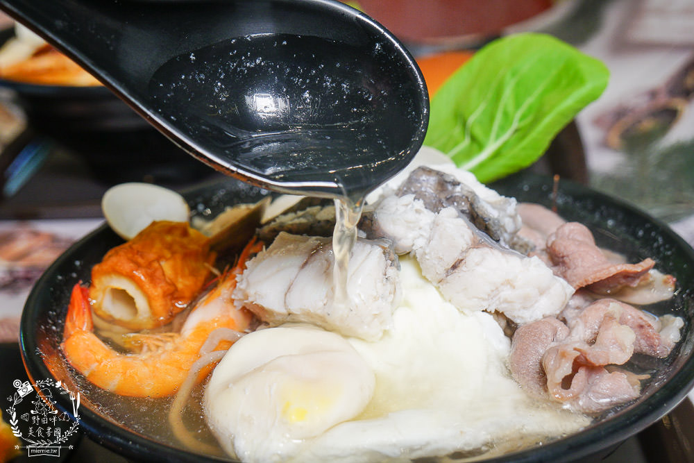 高雄[肯啃鍋]厚牛乳熬製的香醇牛奶鍋!麻辣牛奶鍋銷魂好喝~