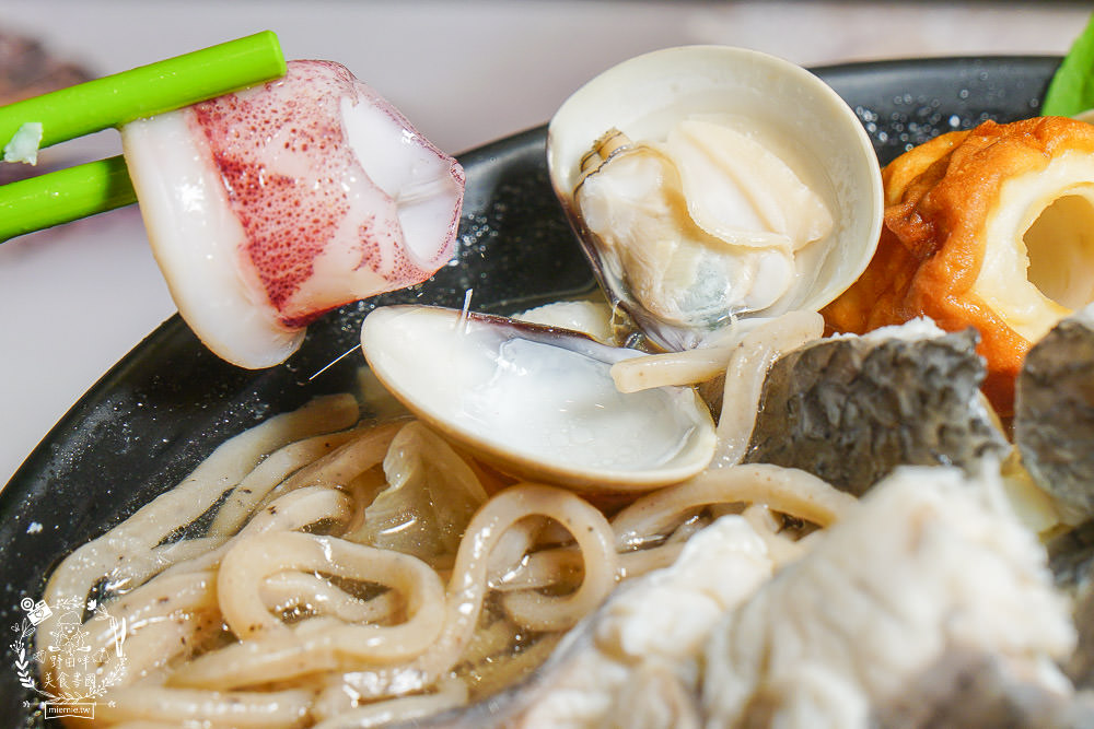 高雄[肯啃鍋]厚牛乳熬製的香醇牛奶鍋!麻辣牛奶鍋銷魂好喝~