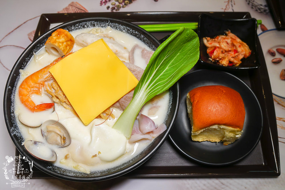 高雄[肯啃鍋]厚牛乳熬製的香醇牛奶鍋!麻辣牛奶鍋銷魂好喝~