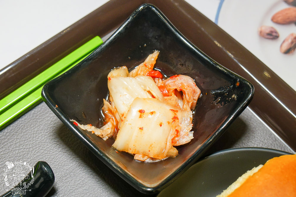 高雄[肯啃鍋]厚牛乳熬製的香醇牛奶鍋!麻辣牛奶鍋銷魂好喝~