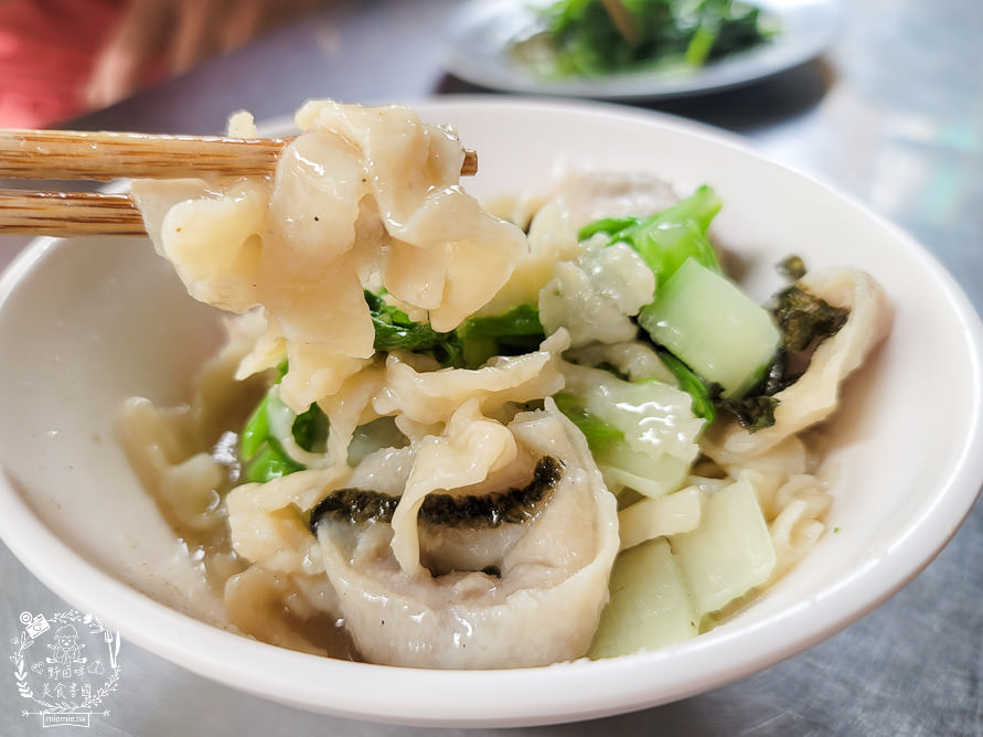 高雄旗津老街美食推薦!超人氣烤魷魚|超獨特泡菜蝦蛋|假日排隊的番薯椪|海產店多到滿出來RRRR~