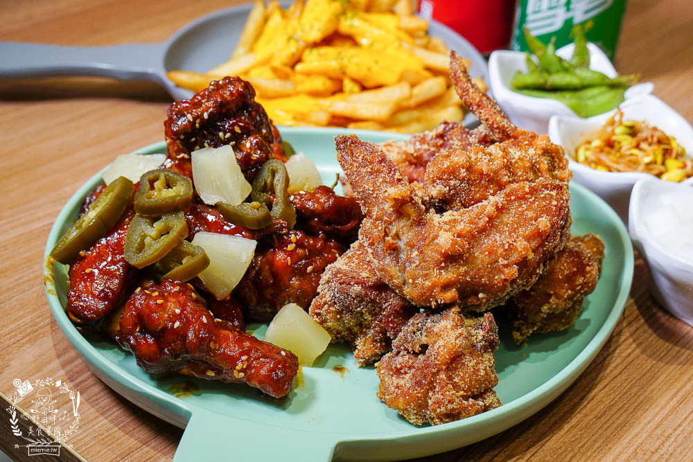 高雄[脆穀韓式炸雞]巨蛋商圈超夢幻的粉色韓國炸雞店!不用出國也能有置身在韓國的錯覺